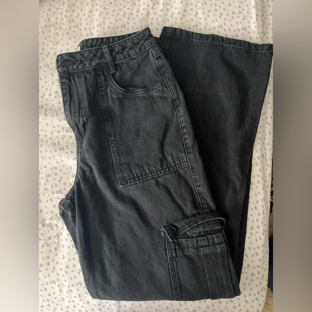 FOREVER 21 Size 27 Black Cargo Pant